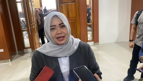 Wakil Gubernur NTB Indah Dhamayanti Putri usia menghadiri rapat paripurna pengesahan APBD Perubahan Tahun Anggaran 2025, Jumat 26 September 2025. (Iba)