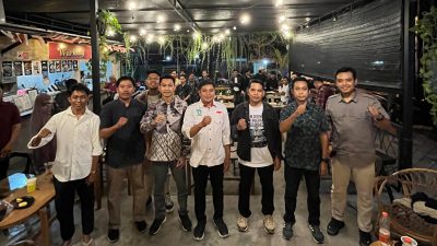 Ketua PW KAMMI NTB Irwan Julkarnain bersama sejumlah narasumber pada acara yang digelar, Selasa 16 September 2025 di Mataram. (Iba)