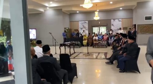 Proses pelantikan 8 pejabat eselon dua hasil seleksi terbuka, Rabu 17 September 2025 siang ini di pendopo Gubernur NTB. (Iba)