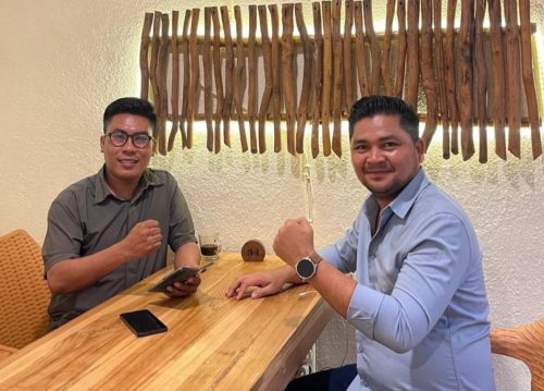 Efan Limantika (kanan) bersama penasehat hukumnya Apriyadin, SH. (Iba/Ist)