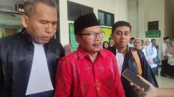 Mantan Sekretaris Daerah (Sekda) Provinsi NTB, Rosiady Husaenie Sayuti usai menyampaikan pledoi atau nota pembelaannya dalam sidang lanjutan kasus dugaan korupsi pembangunan Nusa Tenggara Barat Convention Center (NCC) di Pengadilan Tindak Pidana Korupsi (Tipikor) Mataram, Senin (6/10/2025). (Iba)