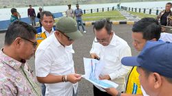 Anggota Komisi V DPRD RI Mori Hanafi saat melakukan kunjungan kerja bersama Direktur Irigasi dan Rawa Kementerian Pekerjaan Umum, Yosiandi Radi Wicaksono, serta Kepala Balai Besar Wilayah Sungai (BBWS) Nusa Tenggara I, Rabu (9/10) di Bendungan Tanju Kabupaten Dompu. (Iba)
