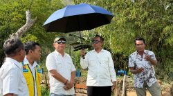 Anggota Komisi V DPR RI Mori Hanafi saat meninjau Bendungan Pela Parado di Kabupaten Bima, Kamis 9 Oktober 2025. (Iba)