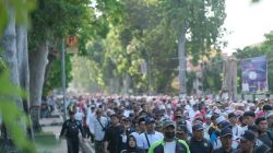 Puluhan ribu peserta jalan sehat sambut HUT Madrasah NWDI. (Iba)