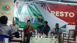 Kepala Dinas Pemberdayaan Masyarakat dan Desa (DPMD) NTB Lalu Hamdi saat menjadi pembicara di acara talkshow HMI MPO Cabang Mataram, Kamis 30 Oktober 2025 di Mataram bersama pembicara lainnya anggota tim percepatan Gubernur Giri Arwana, Akademisi Ummat Doktor Furkan Sangiang. (Iba)