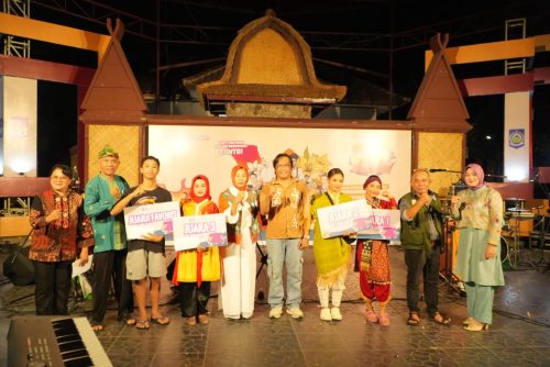 Para juga festival Seni Pelajar se-NTB. (Iba)