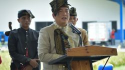 Gubernur Ntb Lalu Muhamad Iqbal diberi gelar Menggala Gumi Sasak oleh Majelis Adat Sasak. (Iba)