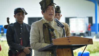 Gubernur Ntb Lalu Muhamad Iqbal diberi gelar Menggala Gumi Sasak oleh Majelis Adat Sasak. (Iba)