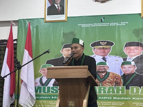 Ketua HMI Badko Bali Nusra Abdul Halik saat memberikan sambutan pada pembukaan Musda yang digelar, Rabu 14 Januari 2025 di Svarga Resort Senggigi Kabupaten Lombok Barat. (Iba)