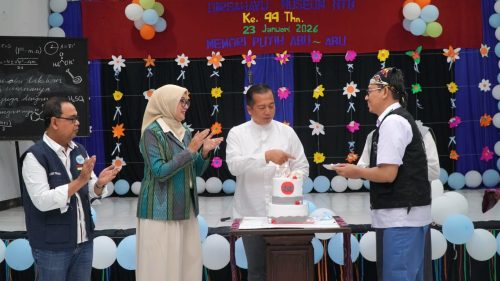 Gubernur Nusa Tenggara Barat (NTB), Lalu Muhamad Iqbal didampingi Kepala Museum Ahmad Nuralam saat peringatan Hari Ulang Tahun (HUT) ke-44 Museum Negeri NTB, Jumat (23/1/2026). (Iba)