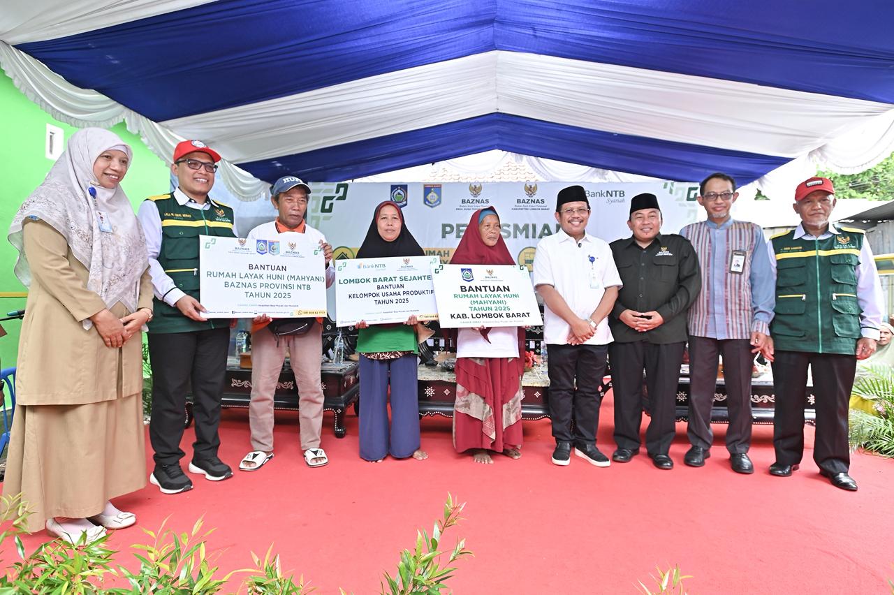 Bank NTB Syariah bersinergi dengan BAZNAS Kabupaten Lombok Barat dan Pemerintah Kabupaten Lombok Barat meresmikan program bantuan sosial sebagai penutup akhir tahun 2025 lalu. (Iba)