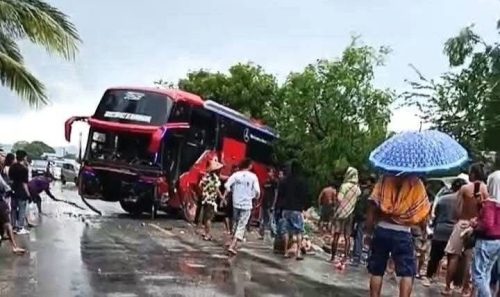 Kondisi PO Bus Mulia Jaya kecelakaan di Sumbawa. (Iba/Ist)