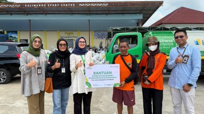 Bank NTB Syariah memberikan bantuan korban kebakaran di Sumbawa. (Iba)