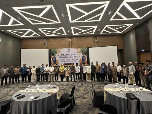 Wakil Gubernur NTB Indah Dhamayanti Putri bersama pimpinan dan anggota DPRD NTB saat menggelar buka puasa bersama. (Iba)