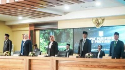 Wakil Gubernur dan Pimpinan DPRD NTB saat menggelar paripurna. (Iba)