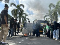 Api Protes Menyala di Jantung Pemprov NTB! HMI Ngamuk, Bakar Ban – Gugat Gubernur Iqbal