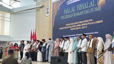 Pelepasan puluhan jemaah calon haji secara simbolis dilakukan oleh Wakil Gubernur NTB Indah Dhamayanti Putri. (iba)