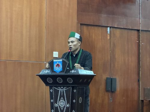 Ketua Komisi Lingkungan Hidup dan Kehutanan PB HMI Abdul Halik saat menyamping sambutan usai melantik pengurus HMI Cabang Mataram, Ranu 22 April 2026. (Iba)