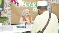 Pelayanan Bank NTB Syariah. (Iba)