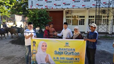 Pengurus DPD I Golkar NTB menerima sapi kurban untuk dibagikan kepada penerima manfaat. (Iba)