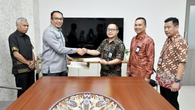 PT Bank NTB Syariah kembali memperkuat komitmennya dalam mendukung digitalisasi layanan keuangan daerah melalui penandatanganan Adendum Perjanjian Kerja Sama dengan Pemerintah Kabupaten Lombok Tengah. (Iba)