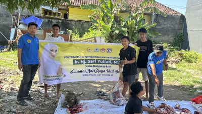 Ketua Umum RKBPL Muhammad Irwan bersama para mahasiswa bima saat melakukan pemotongan hewan kurban dari Wakil Ketua DPR RI Sari Yuliati dan Wakil Gubernur NTB Indah Dhamayanti Putri. (Iba)