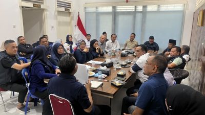 Ketua DPW Nasdem NTB Mori Hanafi saat rapat pemantapan Rakerwil yajg akan digelar Juni mendatang. (Iba)