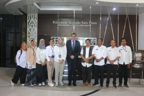 Pemerintah Provinsi Nusa Tenggara Barat melalui Dinas Penanaman Modal dan Pelayanan Terpadu Satu Pintu (DPMPTSP) memaparkan berbagai potensi investasi unggulan daerah kepada investor Bulgaria dalam pertemuan penjajakan kerja sama investasi di kantor DPMPTSP di Mataram, Rabu (06/05/2026).
