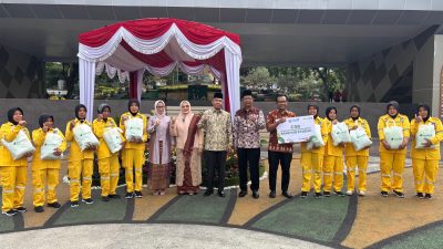 Dalam rangka memperingati Hari Kartini, PT Bank NTB Syariah bersama Gabungan Organisasi Wanita (GOW) Kota Mataram turut ambil bagian dalam rangkaian kegiatan peringatan yang dilaksanakan di Kota Mataram sebagai bentuk dukungan terhadap penguatan peran perempuan dalam pembangunan daerah. (Iba)