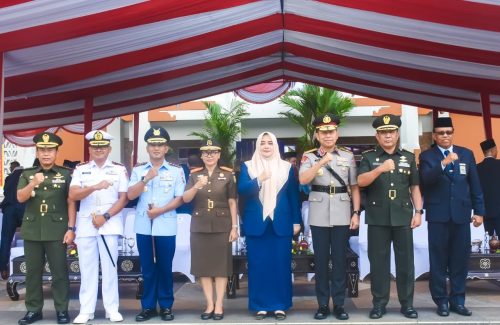 Pemerintah provinsi Nusa Tenggara Barat merayakan Hari Otonomi Daerah Ke-30 dengan menggelar Apel di halaman Bumi Gora kantor Gubernur NTB, Senin (27/4/2026).