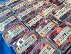PKS Distribusikan 2.000 Paket Daging Kurban untuk Warga NTB
