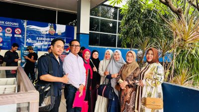 Sejumlah jamaah umrah melaporkan dugaan penipuan travel umrah di Polda Metro Jaya Jakarta. (Iba)