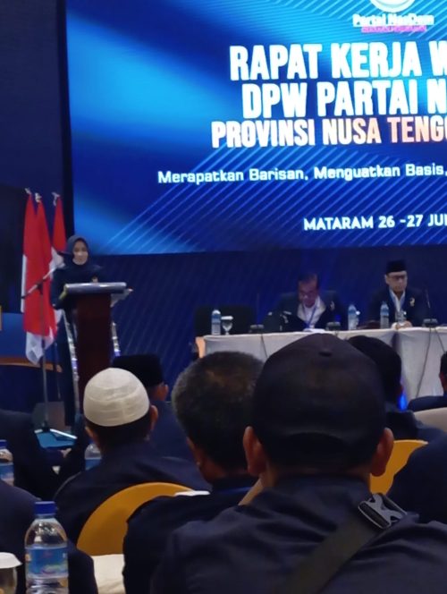 Ketua DPD Partai NasDem Kabupaten Lombok Timur, Nurhasanah saat menghadiri acara Rakerwil Partai NasDem. (Iba)