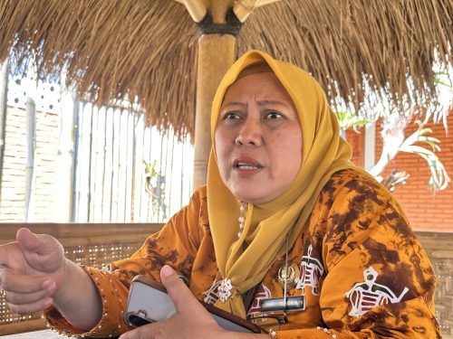 Kepala SMA Negeri 9 Mataram Nengah Istiqomah. (Iba)