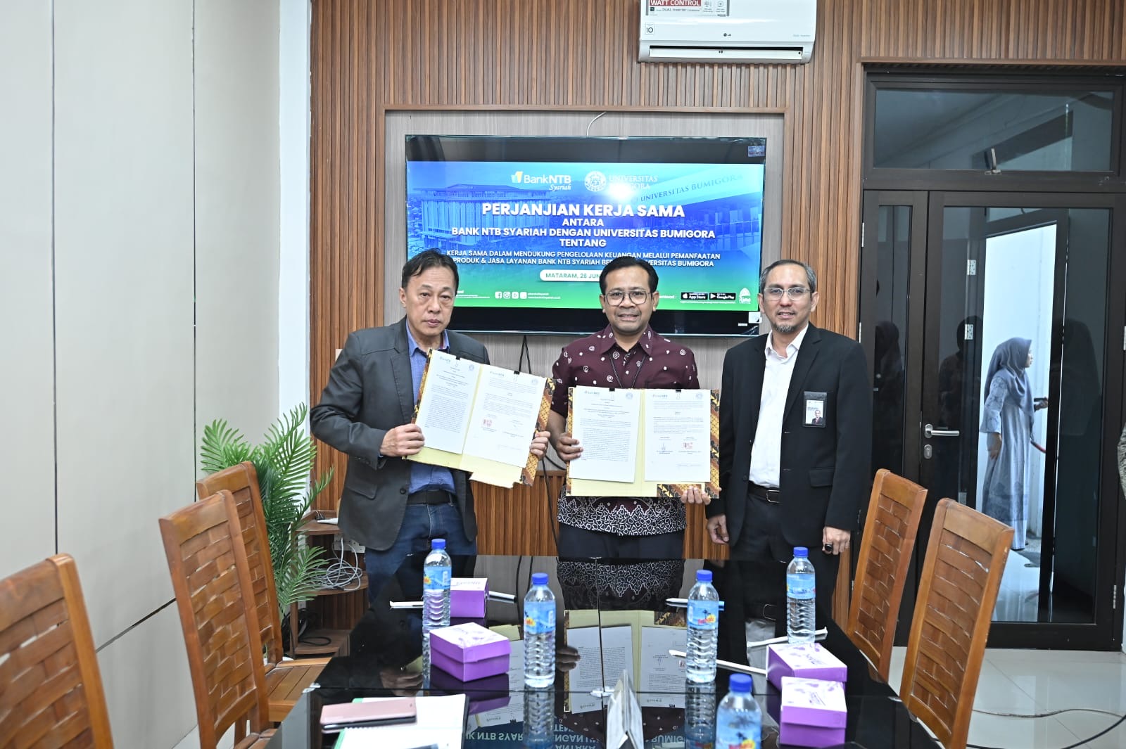 PT Bank NTB Syariah terus memperkuat komitmennya dalam mendukung transformasi digital di sektor pendidikan melalui penandatanganan Perjanjian Kerja Sama (PKS) dengan Universitas Bumigora. (Iba)