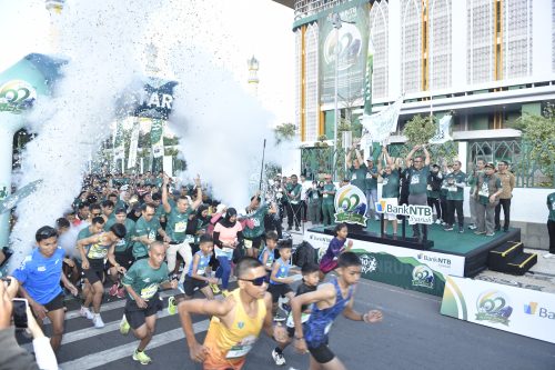 PT Bank NTB Syariah memeriahkan peringatan Hari Ulang Tahun (HUT) ke-62 melalui penyelenggaraan RIMO RUN 2026, yang diikuti ribuan peserta dari berbagai kalangan di Kantor Pusat Bank NTB Syariah, Sabtu (4/7). (Iba)