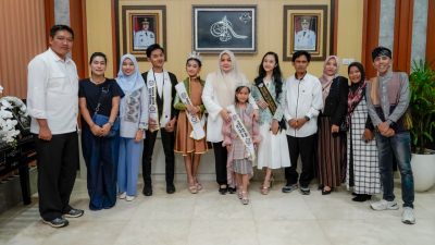 Wakil Gubernur Nusa Tenggara Barat, Indah Dhamayanti Putri, mendorong generasi muda untuk mengambil peran lebih besar dalam menjawab berbagai tantangan pendidikan dan pembangunan sumber daya manusia di daerah. Menurutnya, kemajuan pendidikan tidak hanya menjadi tanggung jawab pemerintah, tetapi membutuhkan keterlibatan aktif anak-anak muda sebagai agen perubahan di tengah masyarakat. (Iba)