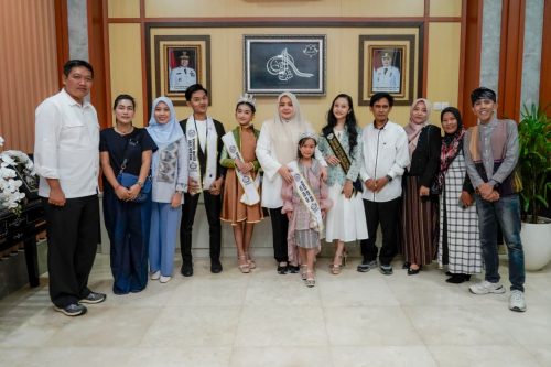 Wakil Gubernur Nusa Tenggara Barat, Indah Dhamayanti Putri, mendorong generasi muda untuk mengambil peran lebih besar dalam menjawab berbagai tantangan pendidikan dan pembangunan sumber daya manusia di daerah. Menurutnya, kemajuan pendidikan tidak hanya menjadi tanggung jawab pemerintah, tetapi membutuhkan keterlibatan aktif anak-anak muda sebagai agen perubahan di tengah masyarakat. (Iba)