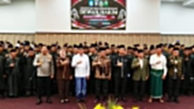 Sebanyak 393 jamaah haji Kloter 1 asal Kabupaten Lombok Timur tiba kembali di Tanah Air dan disambut di Aula Bir Ali 2 Asrama Haji Embarkasi Lombok, Selasa (02/06). (Iba)