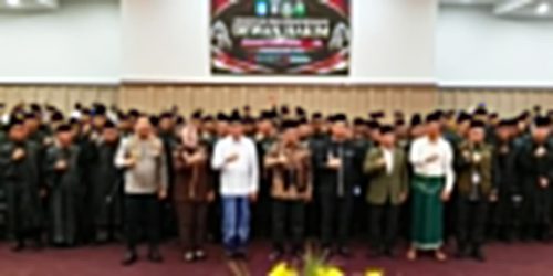 Sebanyak 393 jamaah haji Kloter 1 asal Kabupaten Lombok Timur tiba kembali di Tanah Air dan disambut di Aula Bir Ali 2 Asrama Haji Embarkasi Lombok, Selasa (02/06). (Iba)