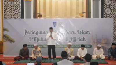 Peringatan Tahun Baru Islam 1 Muharram 1448 Hijriyah di Provinsi Nusa Tenggara Barat (NTB) berlangsung khidmat. Acara yang dipusatkan di Masjid Raya Hubbul Wathan Islamic Center, Mataram, pada Senin (15/6/2026) yang dihadiri ratusan jemaah yang memenuhi ruang utama masjid. (Iba)
