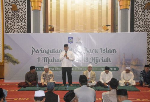 Peringatan Tahun Baru Islam 1 Muharram 1448 Hijriyah di Provinsi Nusa Tenggara Barat (NTB) berlangsung khidmat. Acara yang dipusatkan di Masjid Raya Hubbul Wathan Islamic Center, Mataram, pada Senin (15/6/2026) yang dihadiri ratusan jemaah yang memenuhi ruang utama masjid. (Iba)