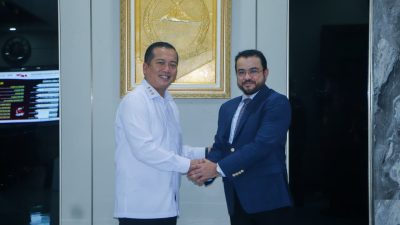 Pemerintah Provinsi Nusa Tenggara Barat (NTB) terus memperluas jejaring kerja sama internasional untuk mendorong investasi yang berkualitas dan berkelanjutan. Dalam pertemuan dengan Duta Besar Oman untuk Indonesia, Mohamed Ahmed Salim, di Ruang Kerja Gubernur NTB, Kamis (18/6/2026). (Iba)