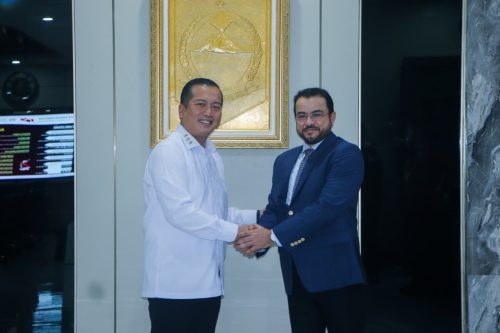 Pemerintah Provinsi Nusa Tenggara Barat (NTB) terus memperluas jejaring kerja sama internasional untuk mendorong investasi yang berkualitas dan berkelanjutan. Dalam pertemuan dengan Duta Besar Oman untuk Indonesia, Mohamed Ahmed Salim, di Ruang Kerja Gubernur NTB, Kamis (18/6/2026). (Iba)