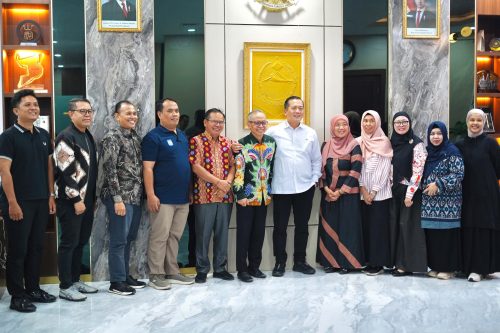 Pemerintah Provinsi Nusa Tenggara Barat menegaskan komitmennya memperkuat tata kelola keuangan daerah yang transparan, efisien, dan akuntabel melalui Validasi Hasil Pengukuran Indeks Pengelolaan Keuangan Daerah (IPKD) yang dilaksanakan oleh Badan Strategi Kebijakan Dalam Negeri (BSKDN) Kementerian Dalam Negeri di Ruang Kerja Gubernur NTB, Jumat (19/6/2026). (Iba)