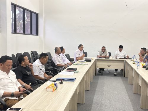 RDP Komisi IV DPRD NTB dengan Kepala Dinas PUPR/PKP NTB serta perwakilan kontraktor soal jalan Lenangguar-Lunyuk. (Iba)