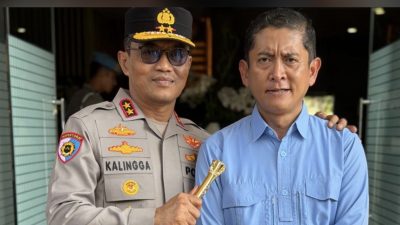 Kapolda NTB Irjen Pol Kalingga Rendra Raharja bersama pembinaan APRI NTB Imam Haramain. (Iba)