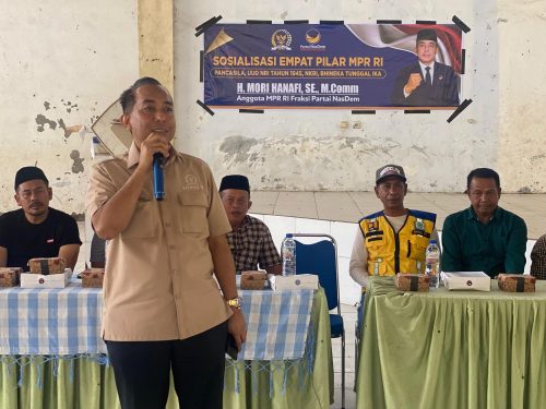 Anggota MPR RI Fraksi Nasdem Mori Hanafi saat menggelar sosialisasi 4 pilar di Bima. (Iba)