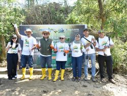 Bank NTB Syariah Perkuat Komitmen ESG Lewat Penanaman Mangrove di Lombok Timur
