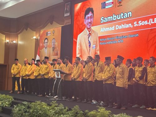 Ketua DPD Hanura NTB Ahmad Dahlan saat memberikan sambutan usai dilantik beserta pengurus. (Iba)